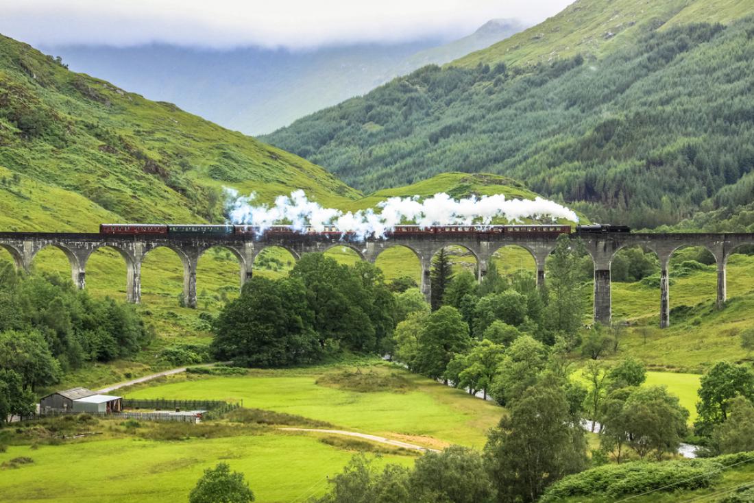 Viadukt pri kraju Glenfinnan je zaslovel po zaslugi filmov. Foto: ttwu/Shutterstock