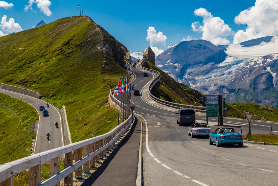 Panoramsko cesto radi obiščejo lastniki športnih konjičkov. Foto: Anatolii Lyzun/Shutterstock