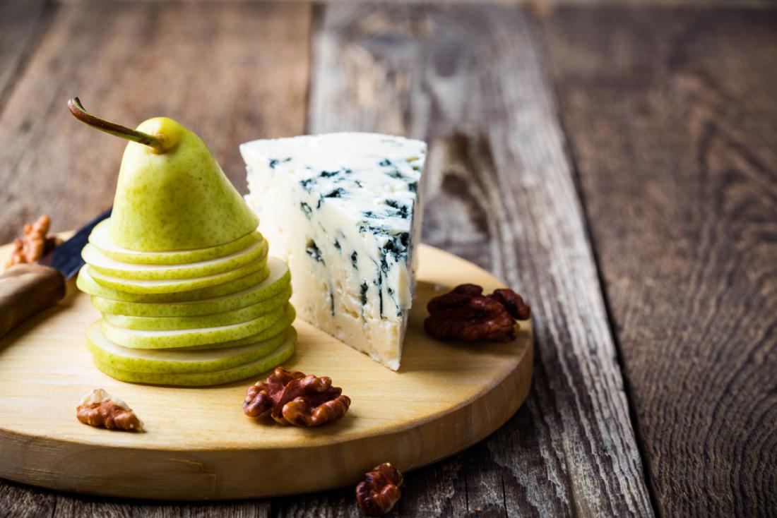 Hruške, sir in orehi so na krožniku zmagovalna kombinacija. Foto: istetiana/Shutterstock