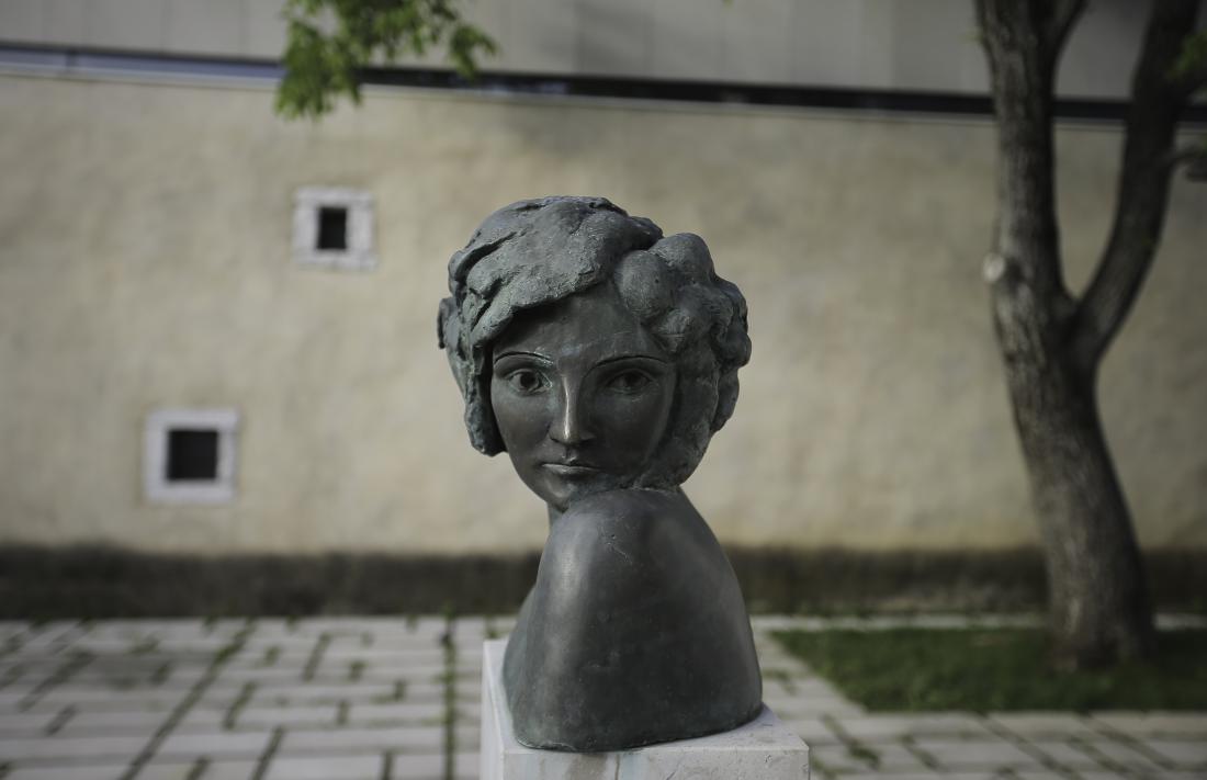 Doprsni kip Ite Rine v Divači. Foto: Jože Suhadolnik