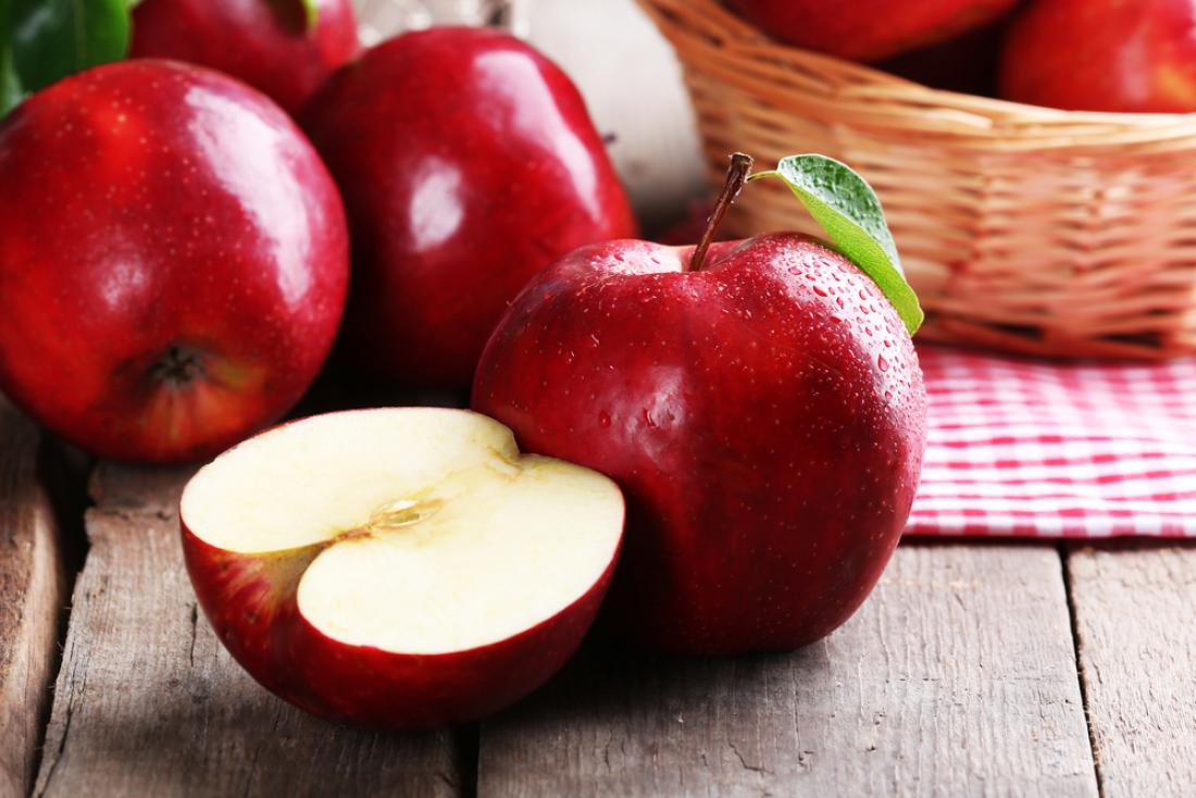 Jabolka so kot zdravilo omenjali že v stari Grčiji. Foto: Africa Studio/Shutterstock