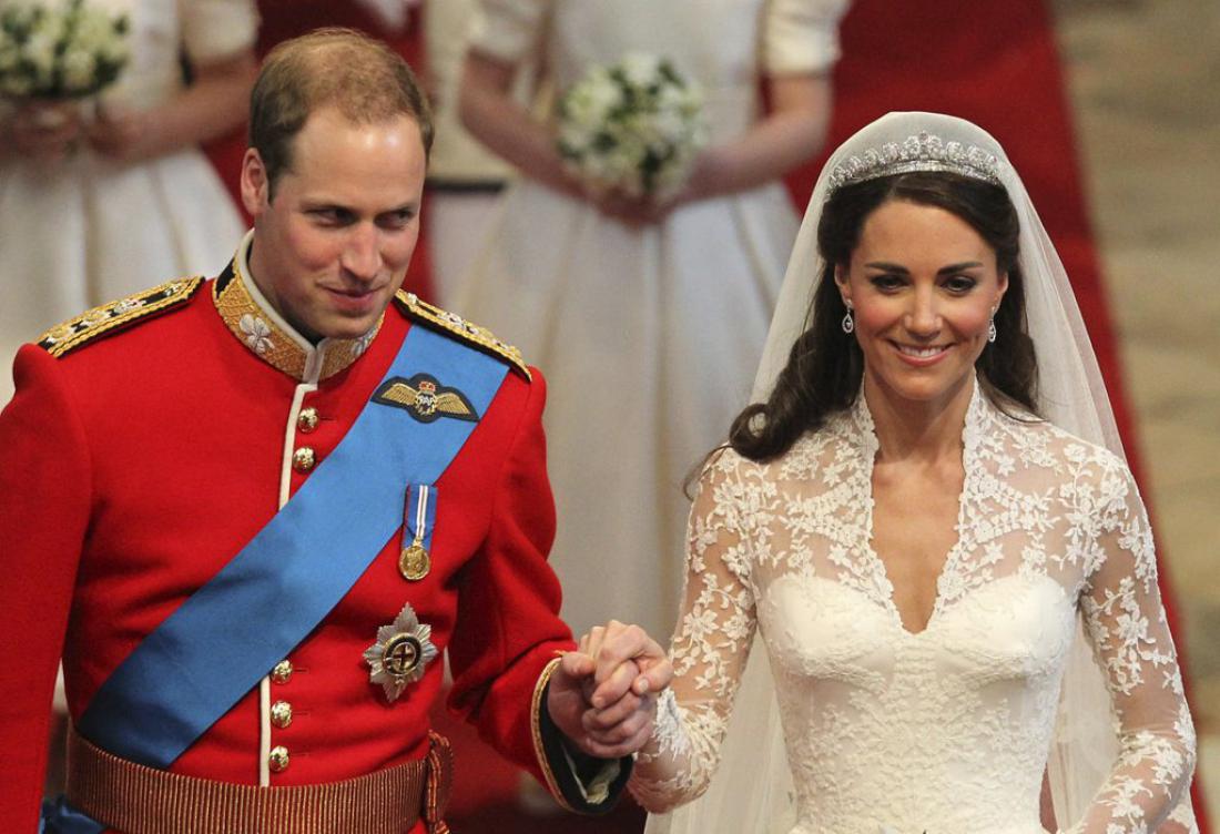 Vojvodinja Kate je na poročni dan kar sijala v obraz, za kar je zaslužen tudi lepotni trik z brisačko. Foto: David Jones/Pool via Reuters