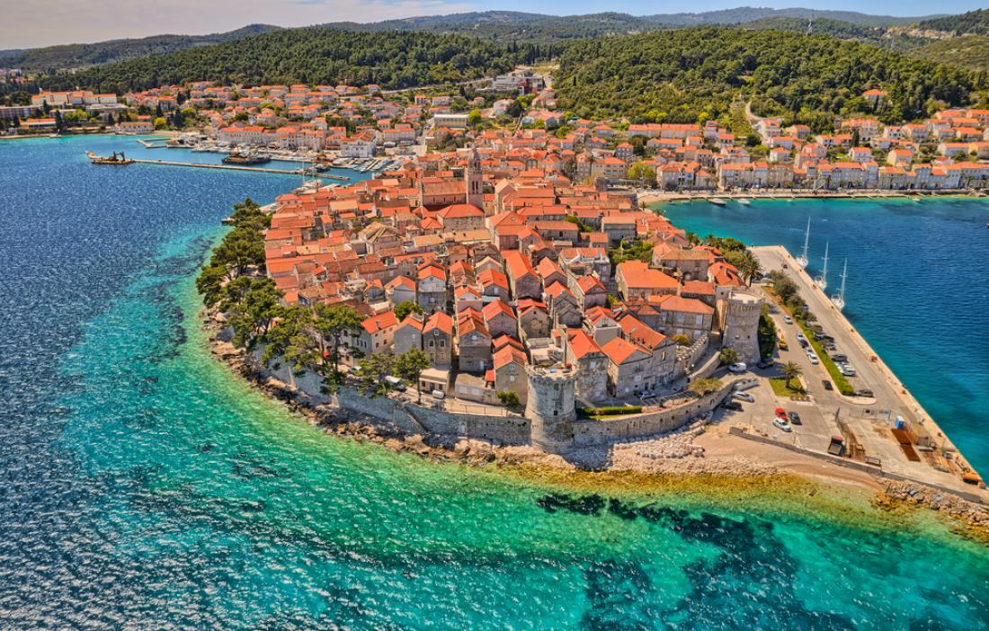 Glavno mesto nosi isto ime kot otok, Korčula, in se lahko pohvali z bogato zgodovino in vrhunsko kulinariko. Foto: OPIS Zagreb/Shutterstock