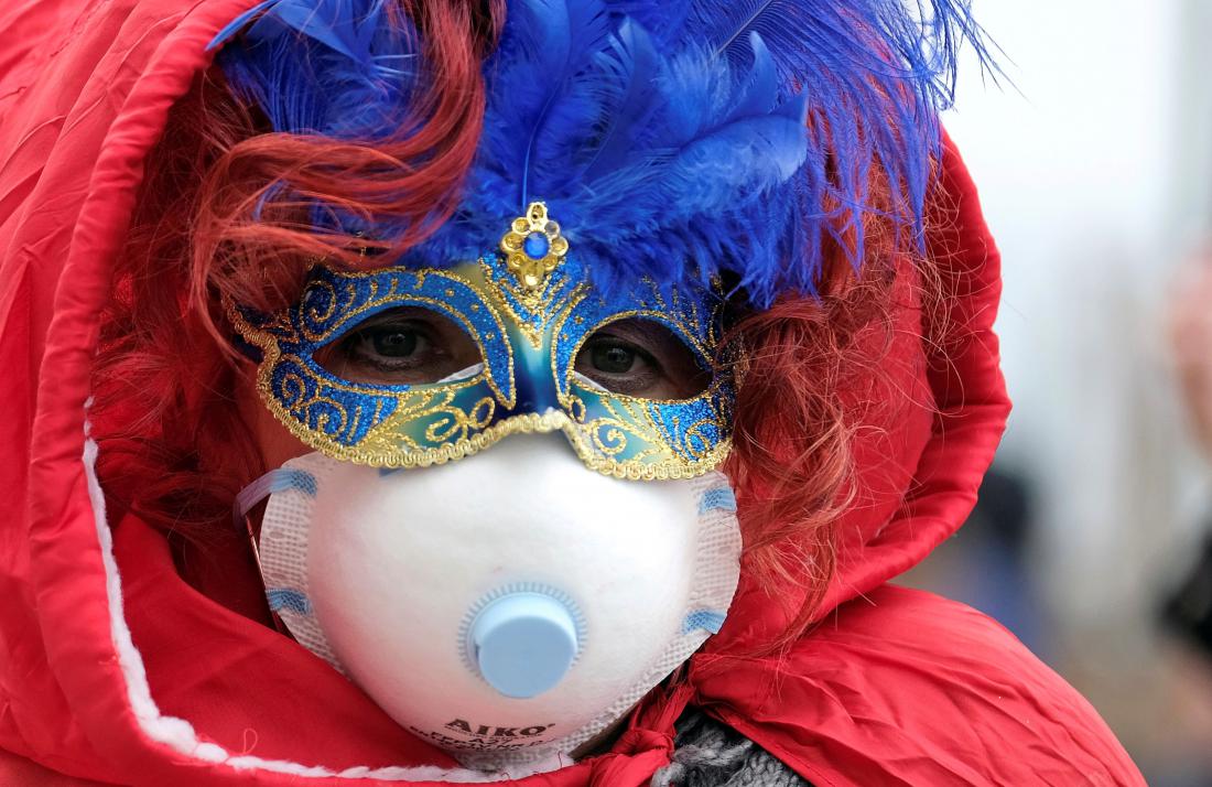 V Benetkah so zaradi hitrega širjenja novega koronavirusa odpovedali pustni karneval.