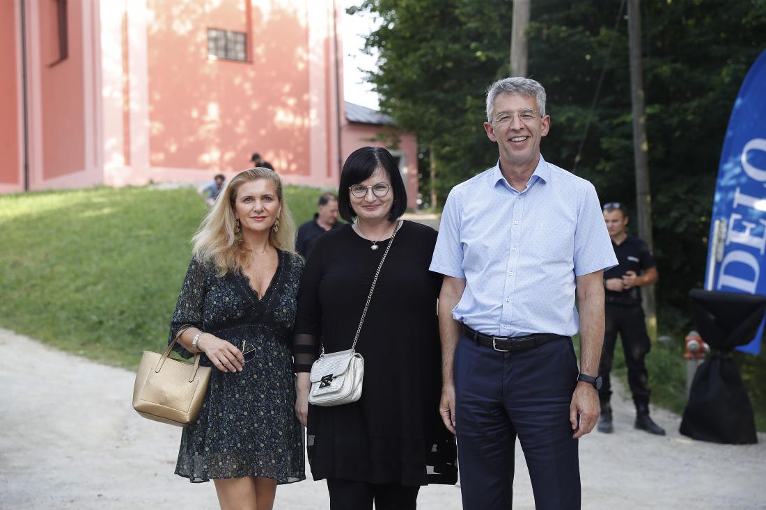 Na Rožniku je tudi vodstvo Dela, med drugim vodja trženja naklad Dolores Podbevšek (od leve), direktorica Nataša Luša in direktor Andrej Kren.