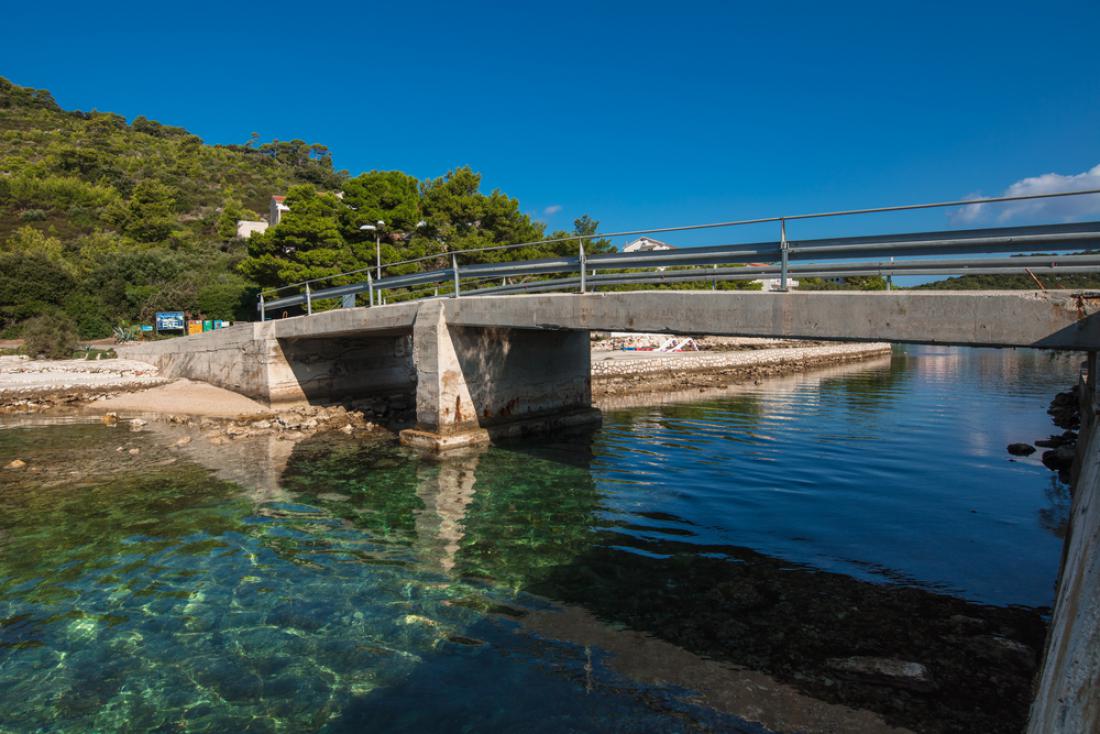 Lastovo je z mostičkom povezan s sosednjim otokom Prežba. Foto: Stjepan Tafra/Shutterstock