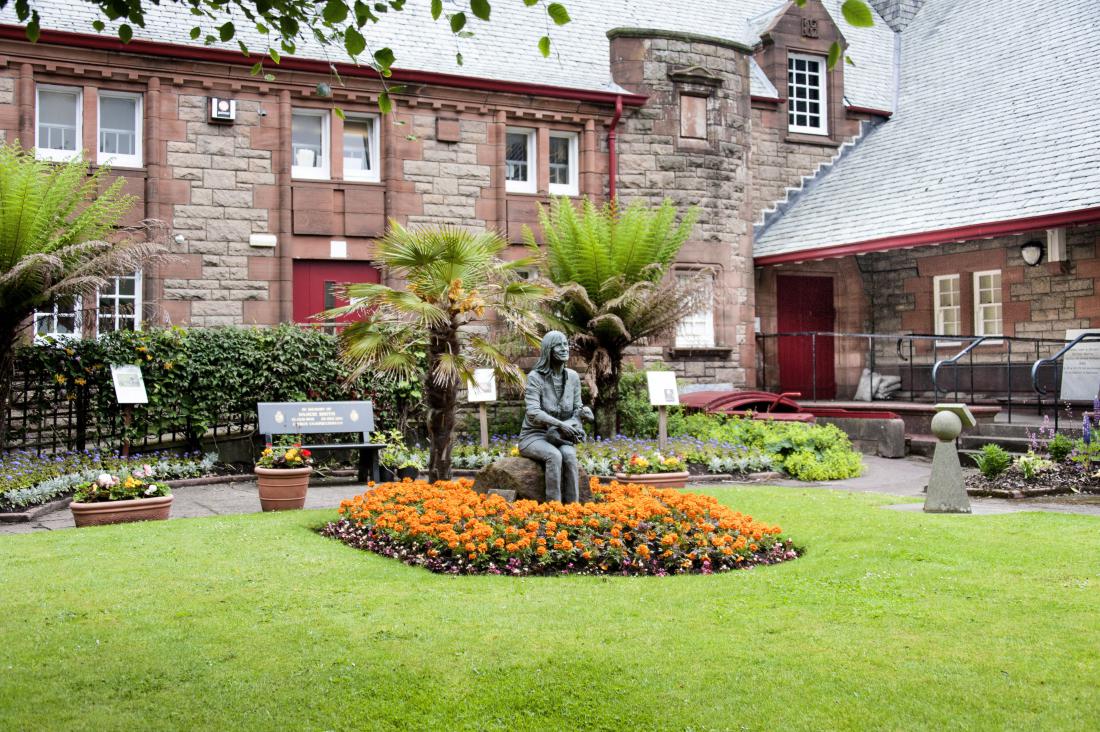 Spominski park in kip Linde McCartney na škotskem polotoku Kintyre v mestu Campbeltown. (Foto: Shutterstock)