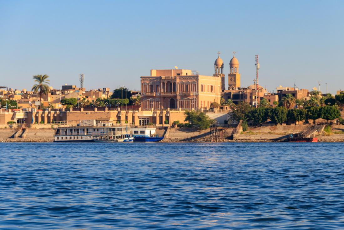 Luksor, nekdanje starodavno mesto Tebe, velja za največji svetovni muzej na prostem, kjer še vedno stojijo mogočni egipčanski templji in spomeniki. Foto: Olha Solodenko/Shutterstock