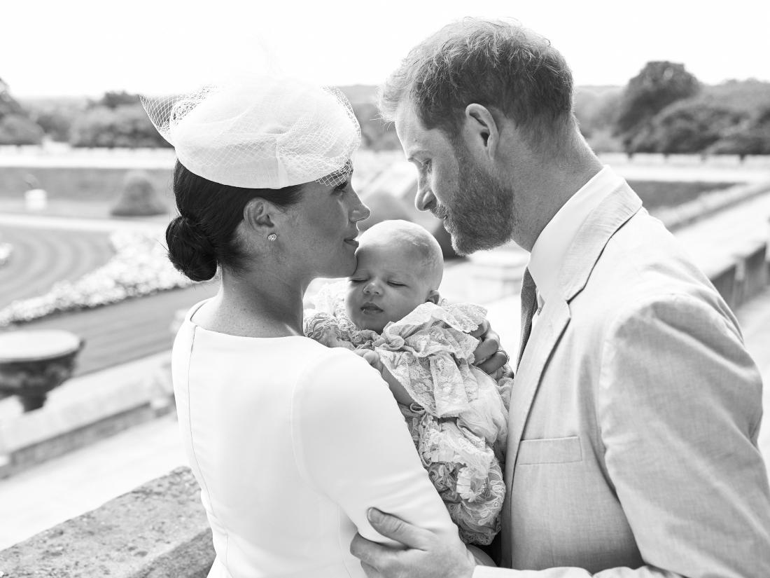 Vojvodinja Meghan in princ Harry sta ljubitelja črno-bele fotografije. Tako svoje zaročne in poročne kot tudi krstne portrete Archieja imata v tej tehniki.