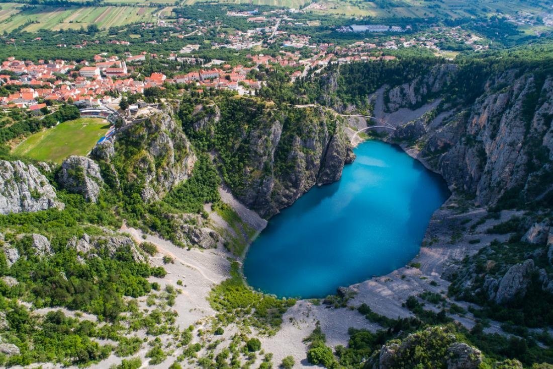 Rajska lepota Modrega jezera je v živo še bolj impresivna. Foto: Joachim Bago/Shutterstock