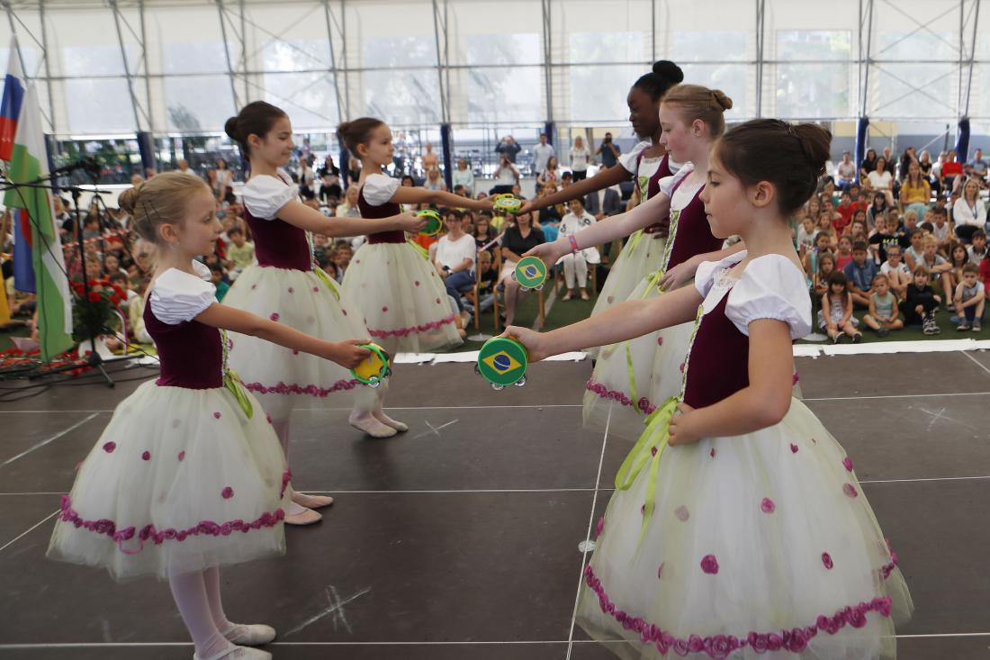 Mlade balerine so zaplesale v čast praznika dneva državnosti.