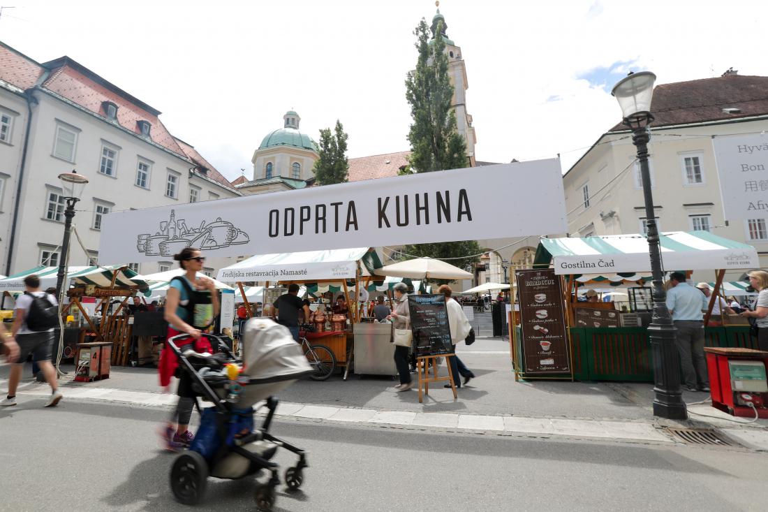 Na pogačarjevem trgu v Ljubljani se spet kuhljajo dobrote. Foto: Marko Feist