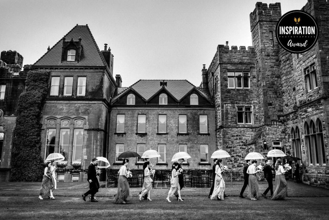 Svatje odhajajo na poročno pogostitev v grad Ashford, Cong, Irska.