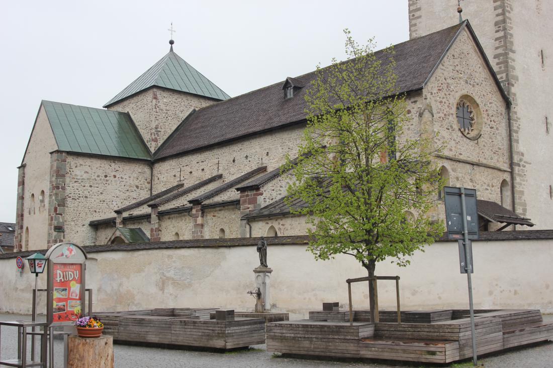 Innichen – cerkev ob nekdanjem samostanu