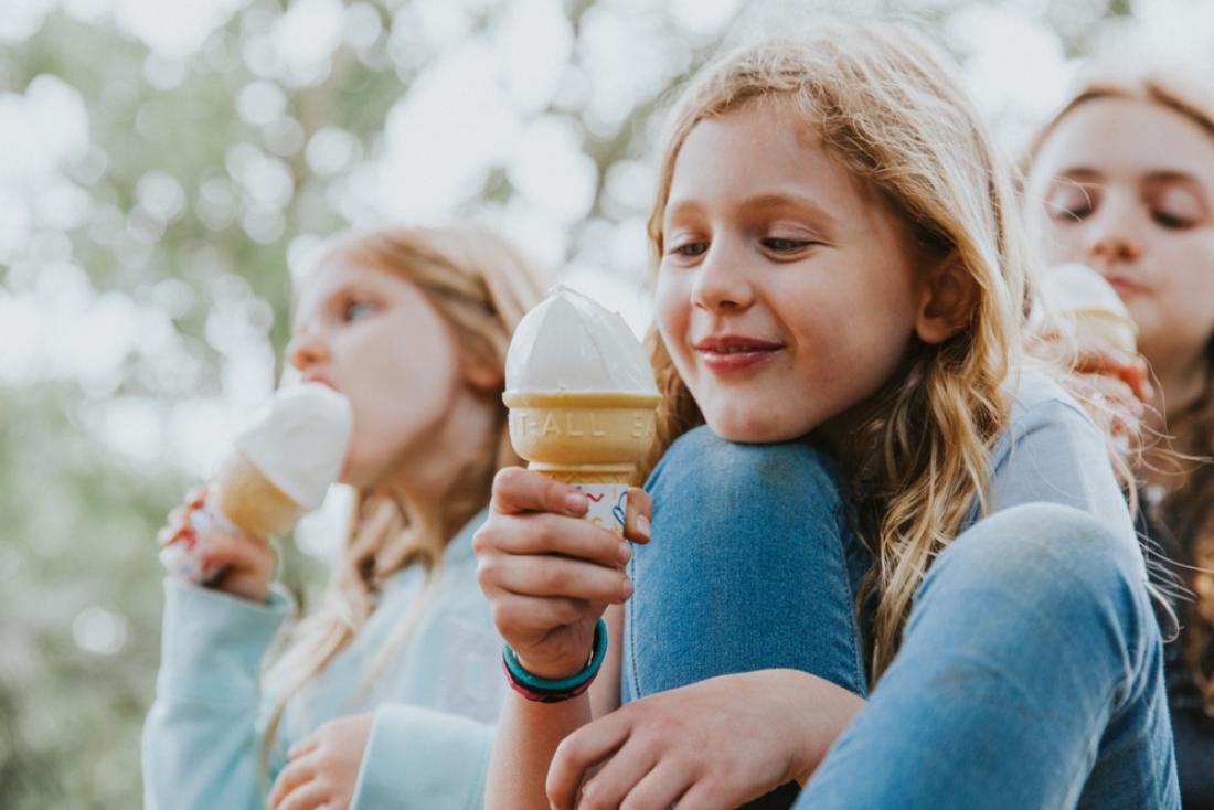 Otroku brez slabe vesti privoščite tudi vaniljev sladoled. Foto: Nancy K Bates/Shutterstock