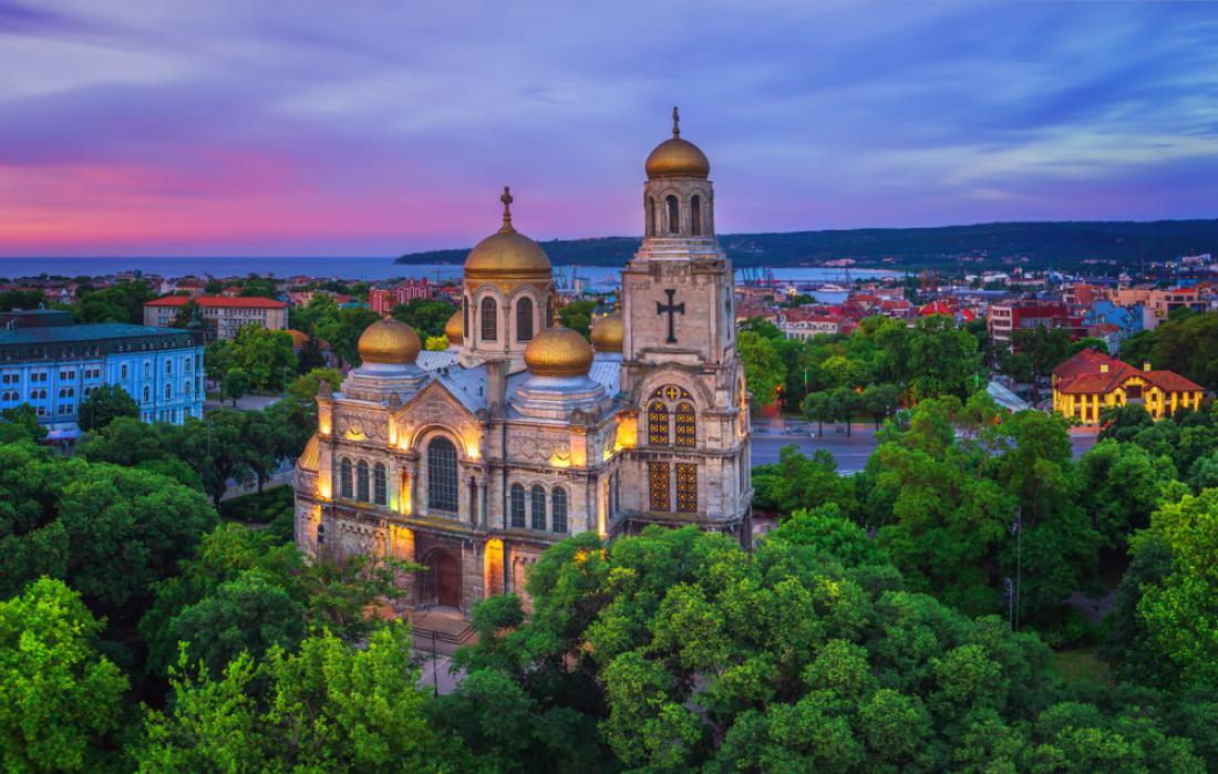 Katedrala Marijinega vnebovzetja v Varni je osupljiva. Foto: Valentin Valkov/Shutterstock
